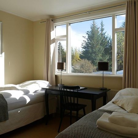 Frumskogar Guesthouse & Apartments クヴェラゲルジ エクステリア 写真